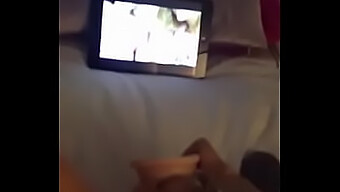 Masturbando A Milf: Assistindo Pornô E Falando Sacanagem