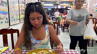 Porno De Comida Al Aire Libre Con La Exhibicionista Katty Mostrando Su Coño