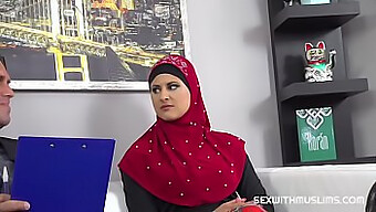 Sexy Hijaber Milf Gets Her Fine Muslim Pussy Sucked By A Lawyer