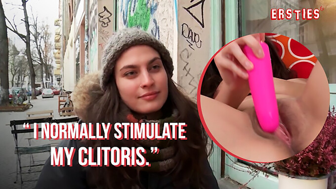 Close-Up En Persoonlijk: Een Brunette Schoonheid'S Eerste Keer Genot Met Een Vibrator