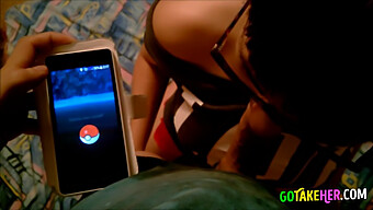 Amateur-Teenager Gibt Einen Pov-Blowjob Mit Speziellen Pokémon-Techniken