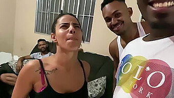 Divja Vožnja Brazilske Milf Ruivinhe S Tremi Ebenovinastimi Žebljički