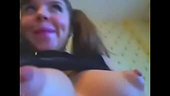 Adoro Esses Mamilos: Um Vídeo Sensual Dos Seios E Mamilos De Uma Mulher