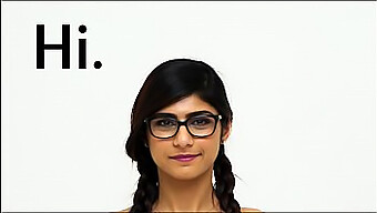 Mia Khalifa'S Onberispelijke Lichaamsbouw Te Zien In Een Op Fitness Geïnspireerde Video